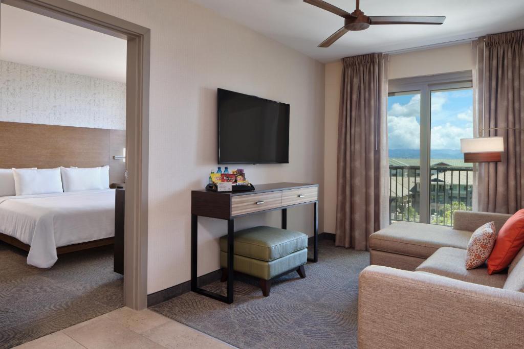 Embassy Suites By Hilton Oahu Kapolei - FREE Breakfast (Kapolei) 