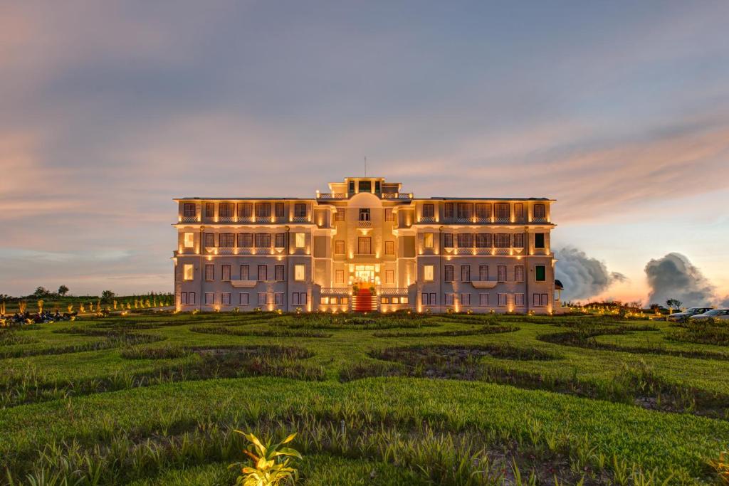 Le Bokor Palace