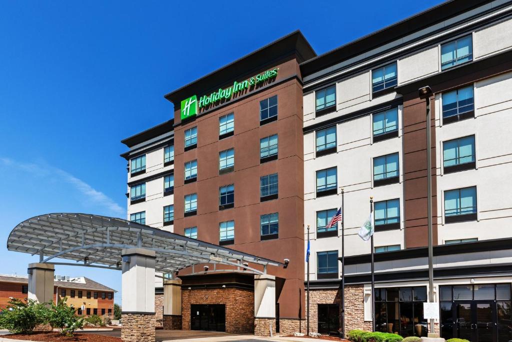 Holiday Inn Hotel & Suites Tulsa South, an IHG Hotel